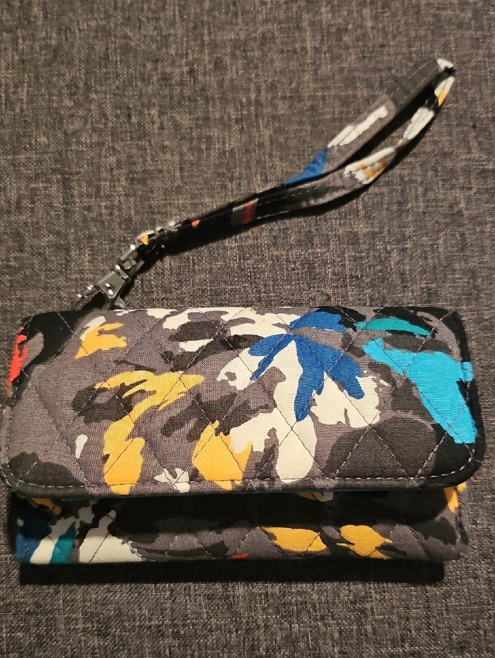 Vera Bradley Splash Floral Quilted Wristlet Print Wallet Purse